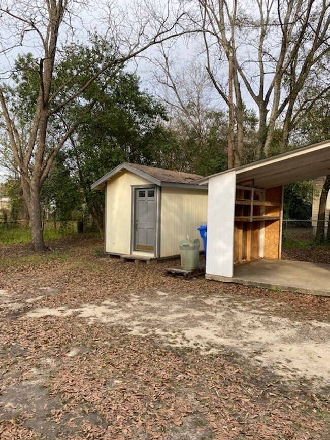 Building Photo - A QUIET LITTLE HOME IN NORTH COLUMBUS