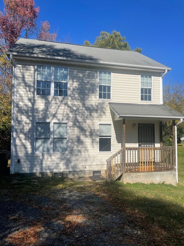 4 Bedroom Off Franklin Blvd House Rental in Greensboro, NC