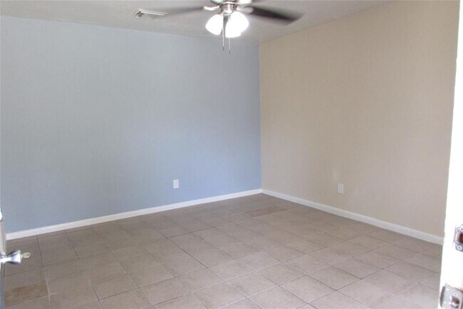 Building Photo - 1323 Kappa St