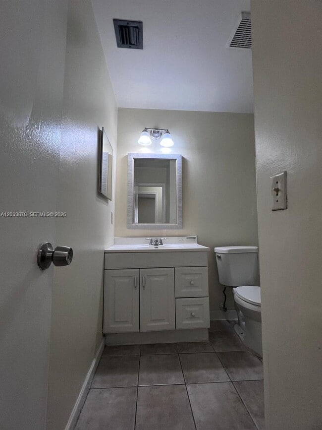 Building Photo - 3211 Coral Ridge Dr