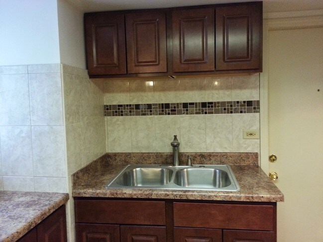 KITCHEN - 1022 N Menard Ave