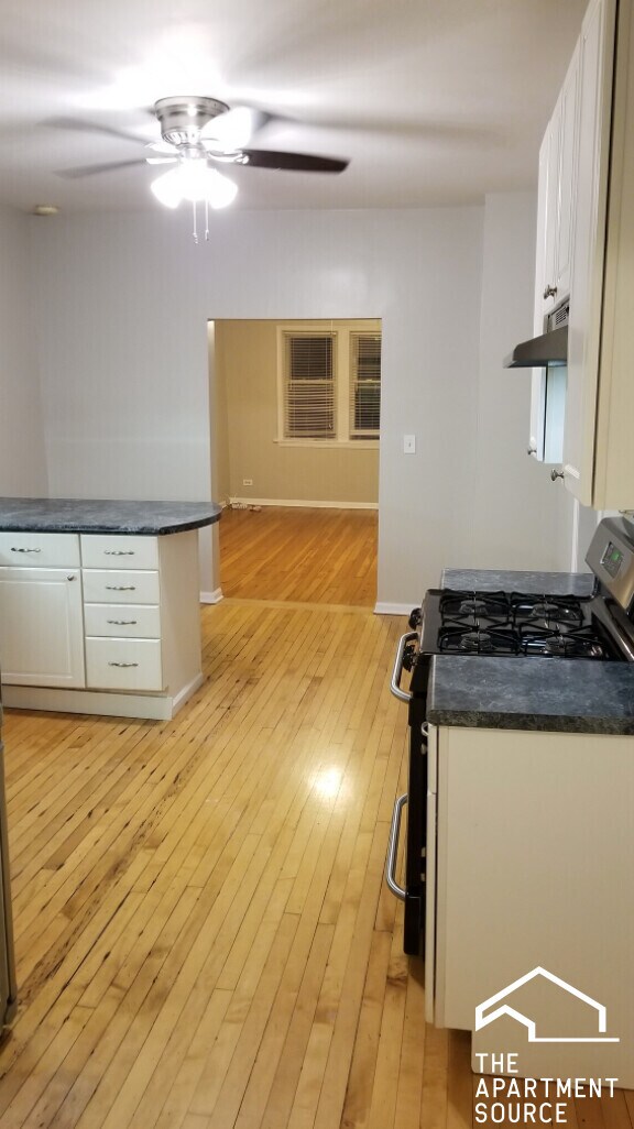 Foto del edificio - 2437 W Moffat St