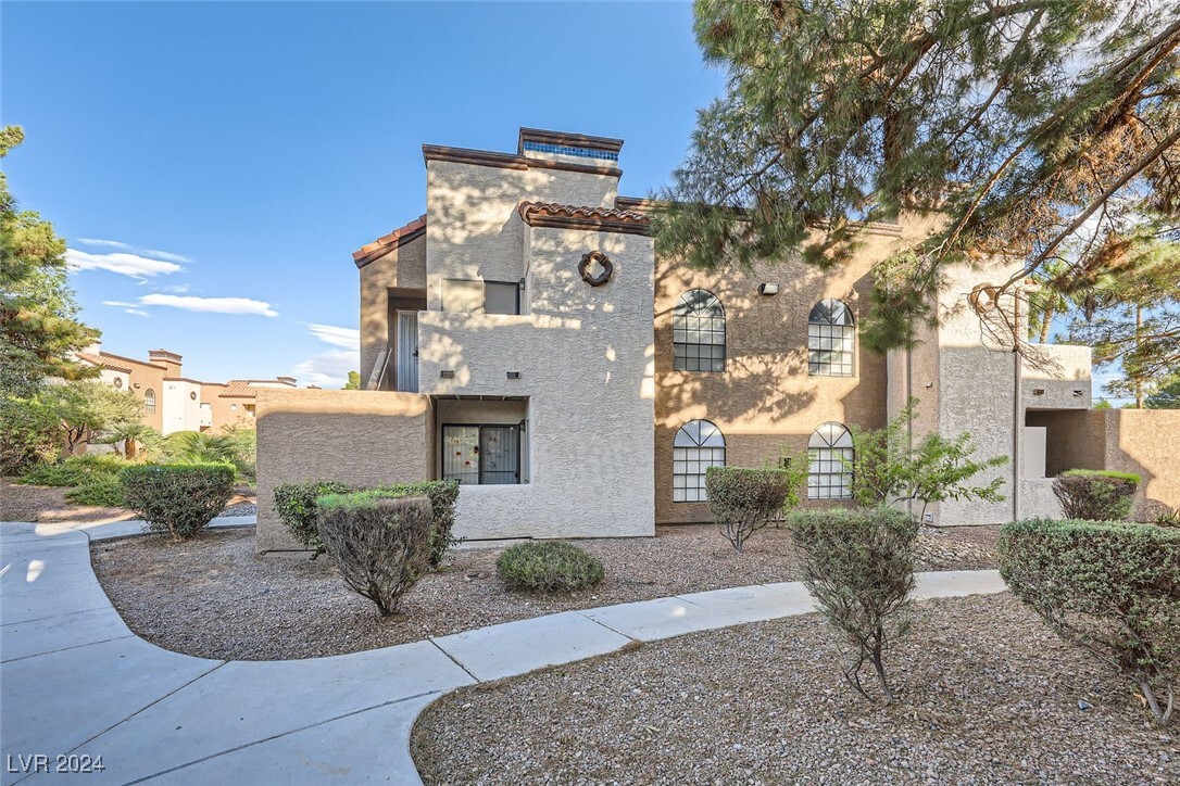 Primary Photo - 2982 Juniper Hills Blvd
