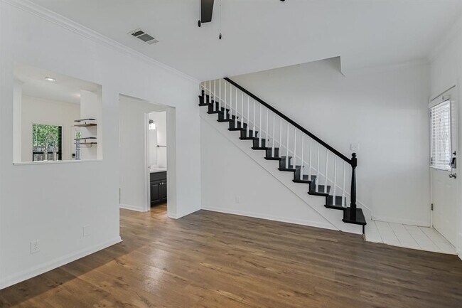 Building Photo - 1307 Kinney Ave