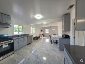 Building Photo - 10138 Arleta Ave
