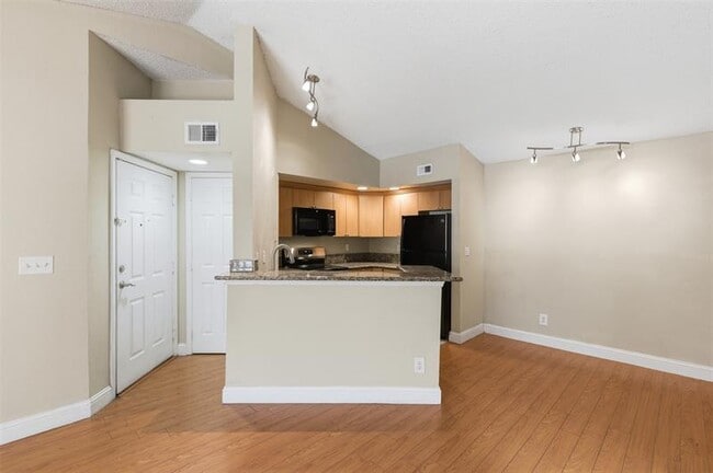 Building Photo - 731 Vista Isles Dr