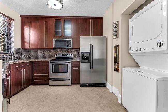 Foto del edificio - 15563 N Miami Lakeway