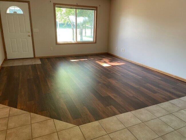 Foto del edificio - 3721 Valley View Pl