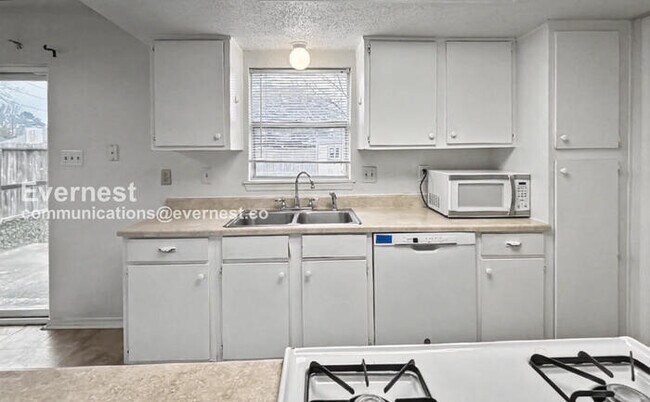 Foto del edificio - 3206 Abbey Field Ln