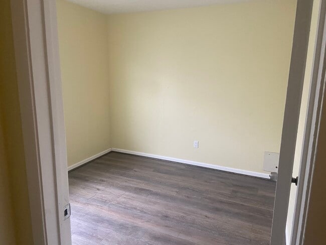 Building Photo - 502 Brookford Dr