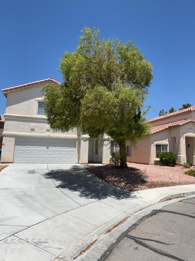 Building Photo - Beautiful 4 bedroom 2 story home
