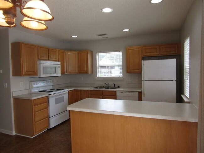 Foto del edificio - Great location! This Maplecrest townhome i...