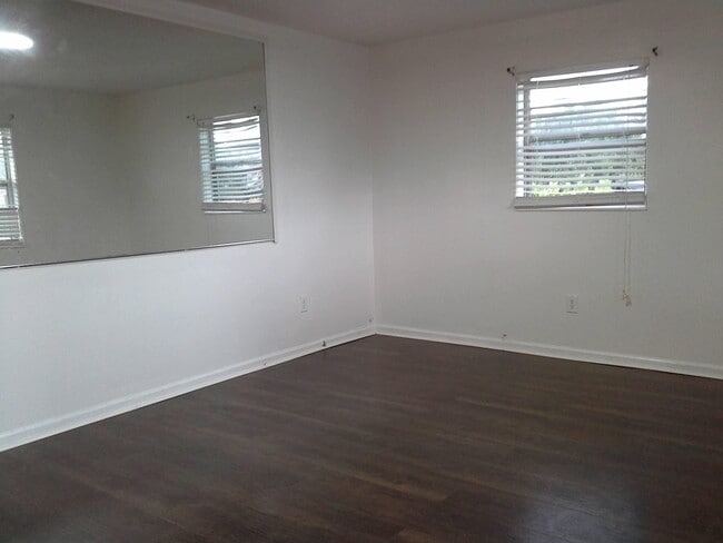 Building Photo - 1081 Brown Rd