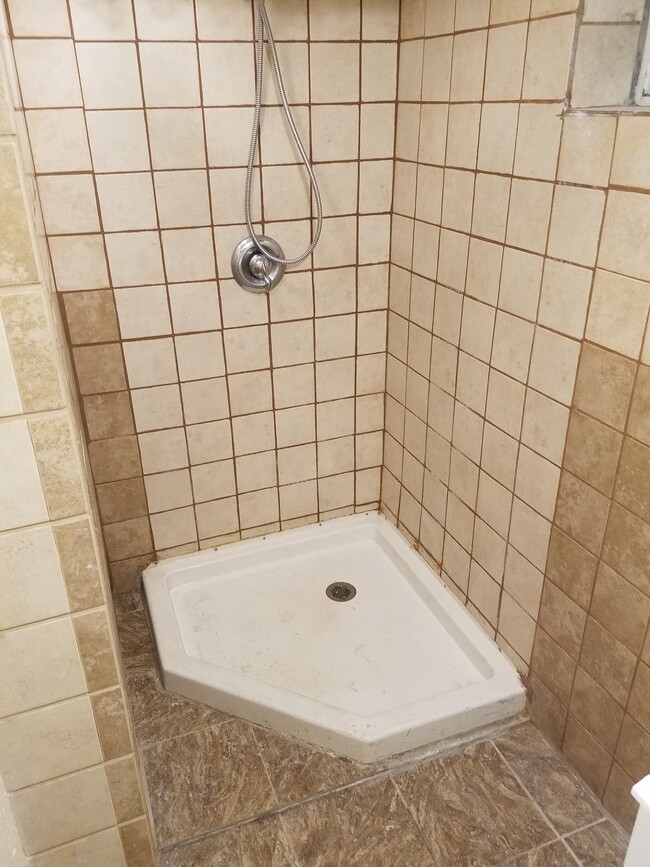 Bathroom - 2610 Dillon Ave