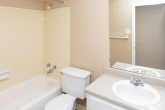 2BR, 2BA - 1,100 SF - Bathroom - Addison Park Apartments