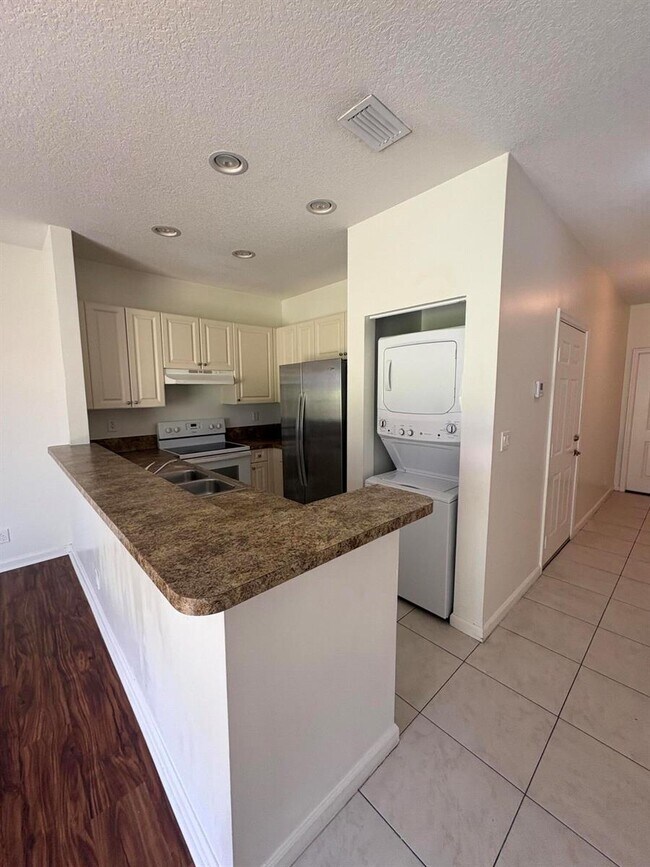 Building Photo - 3122 Coral Ridge Dr