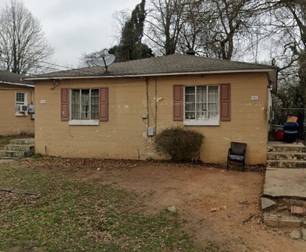 Photo - 975 SPARKS ST. S.W.