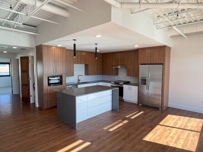 Foto del edificio - 2Bed/2Bath Luxury Loft Style Condo in Old ...