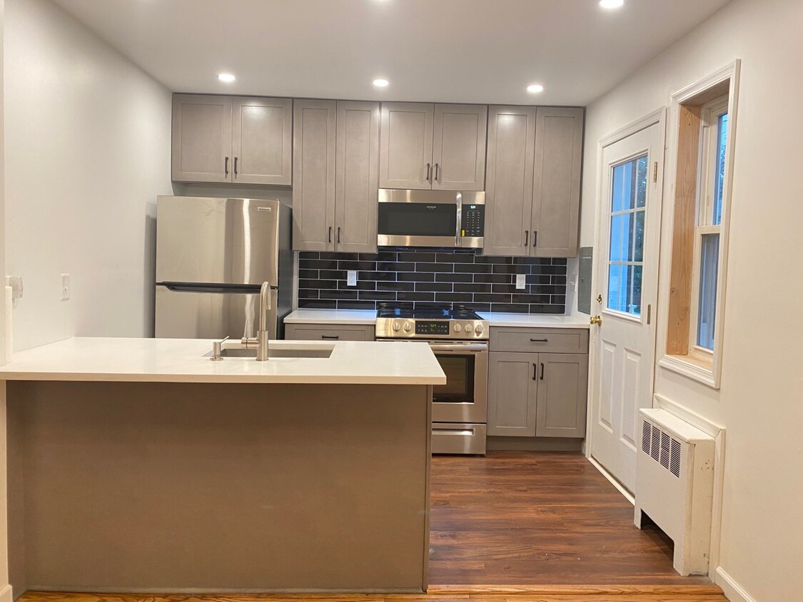 Kitchen 1 - 2011 Westfield Ter