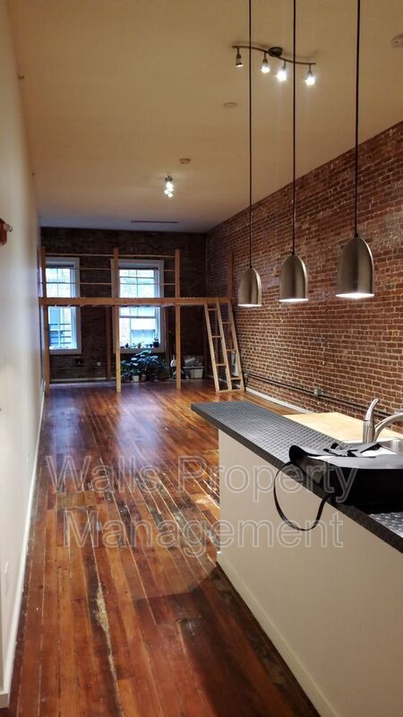 Primary Photo - 211 1st Ave S