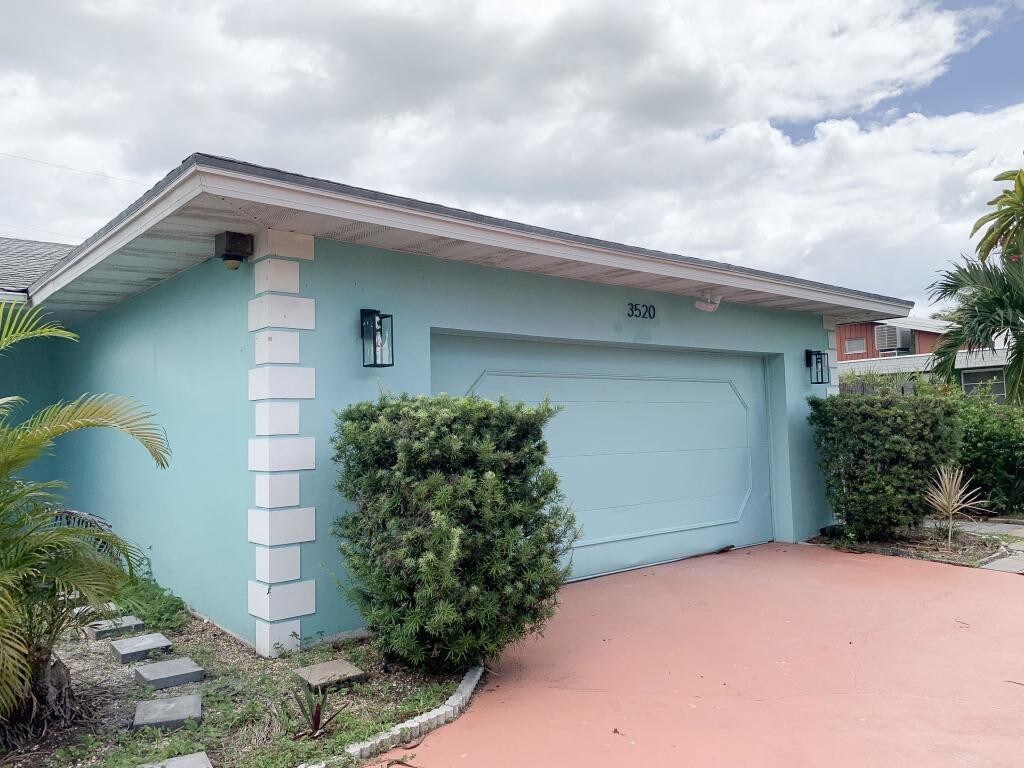 Foto principal - 3520 Lake Shore Dr