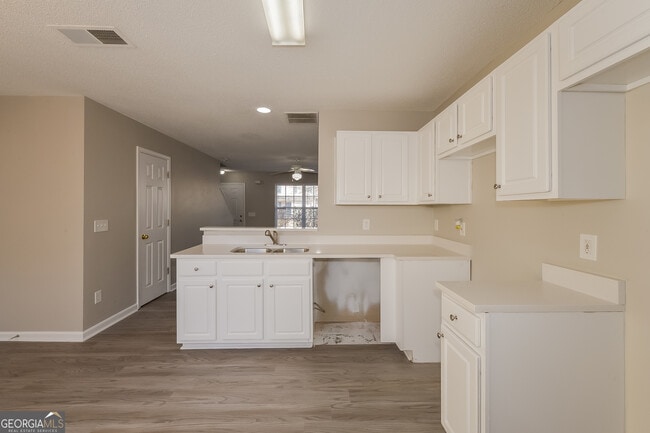 Building Photo - 342 Coral Cir