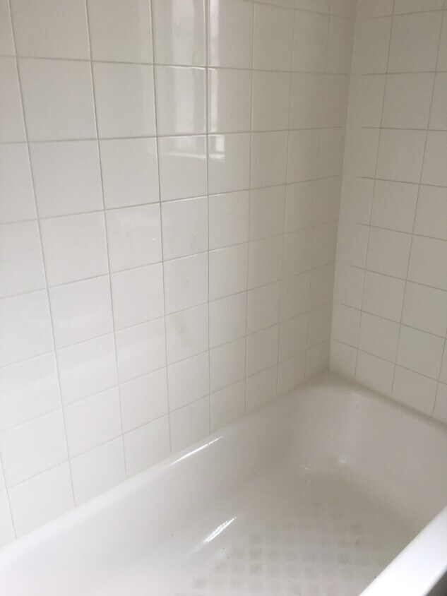 Foto del edificio - 1746 W 82nd St