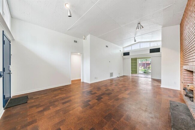Building Photo - 5221 W 43rd St