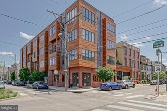 Building Photo - 1247 E Columbia Ave