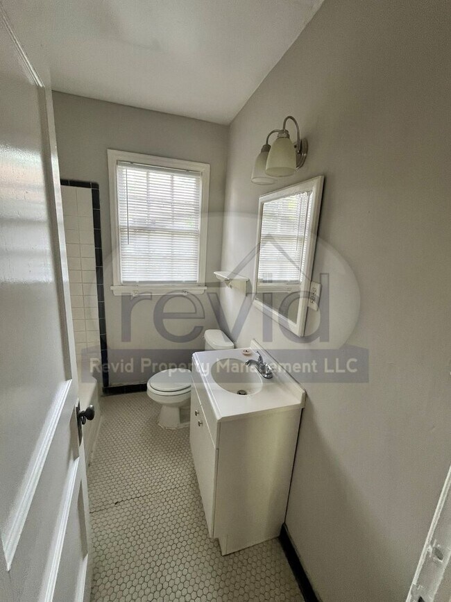 Foto del edificio - 2562 Quail Ave