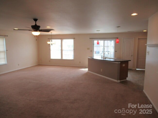 Building Photo - 122 Anastasia Ln
