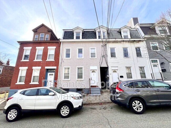 Building Photo - 346 39th St