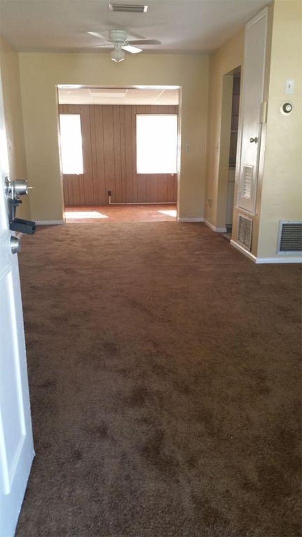 Foto del edificio - 3 Bed 1 Bath Home | Pet Friendly | Fenced Yard | Washer Dryer Hook Ups | Section 8 Welcomed