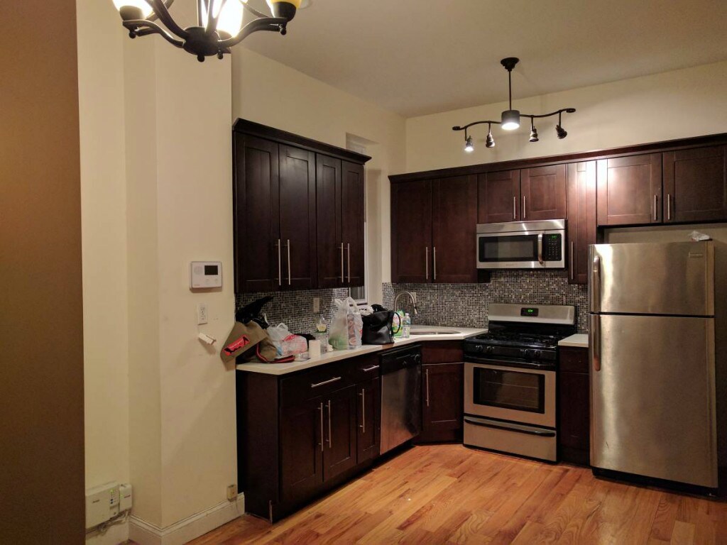 Primary Photo - 100 Pine St