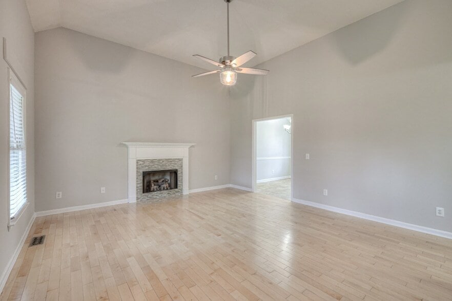 Foto principal - 5020 Old Salem Rd