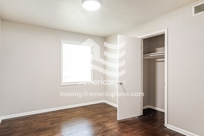 Foto del edificio - 4633 N St Louis Ave