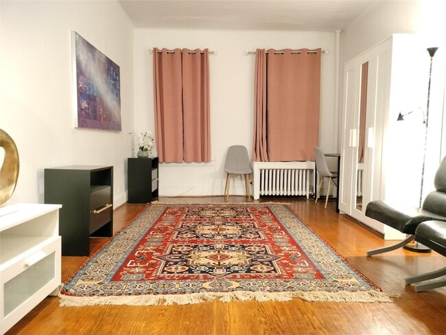 Building Photo - 334 E 53rd St