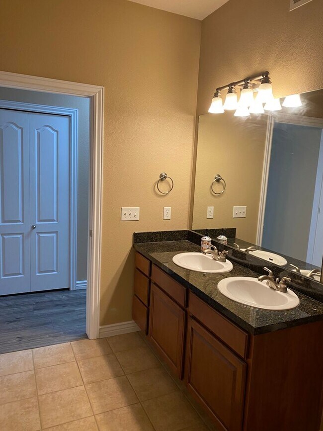 Foto del edificio - Great 2 Bed 2 Bath Unit in Millcreek!!!