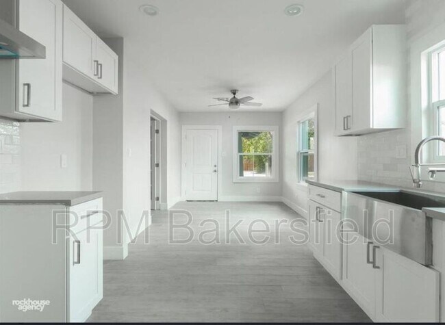 Building Photo - 1116 C St