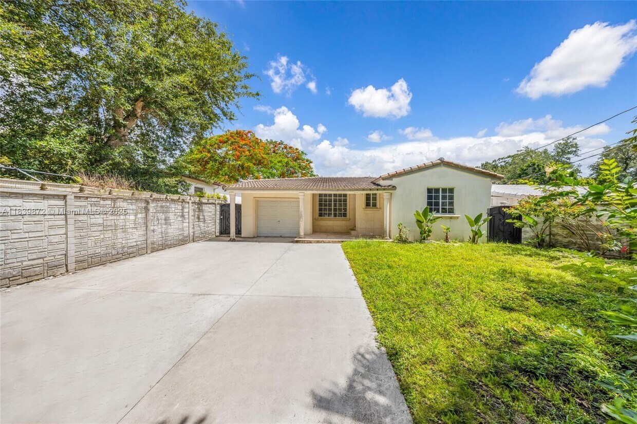 Foto principal - 5781 SW 25th St