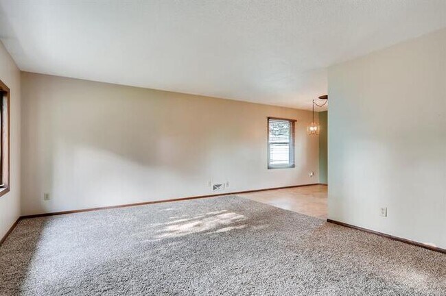 Foto del edificio - 9436 Quaker Ln N