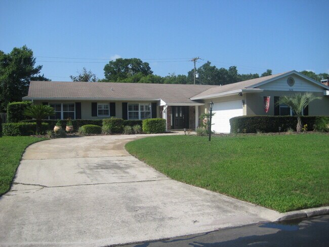 Building Photo - 2070 Thunderbird Trail Maitland FL 32751