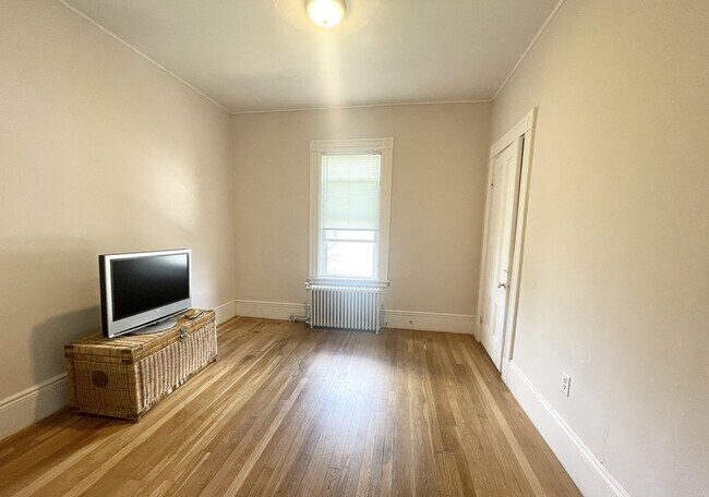 Building Photo - 158 Boston St