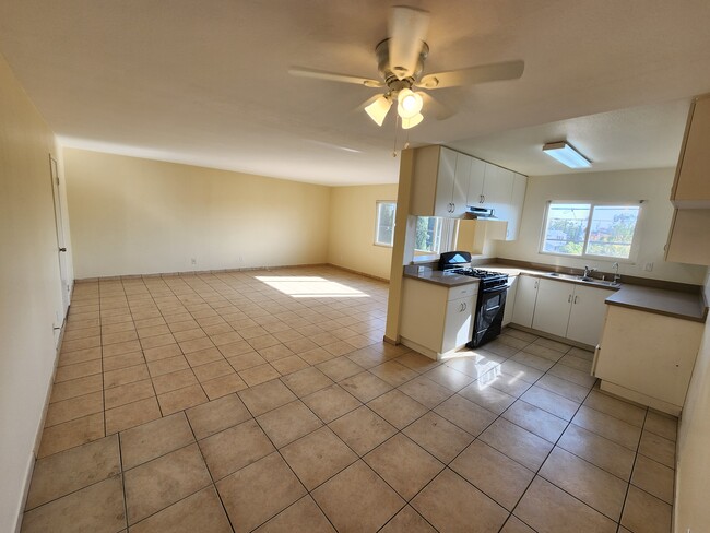 Building Photo - 530 Palm Dr