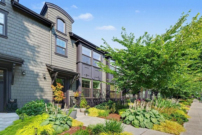 Building Photo - 2111 9th Ave W