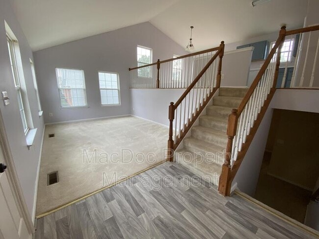 Building Photo - 6 Myers Dr