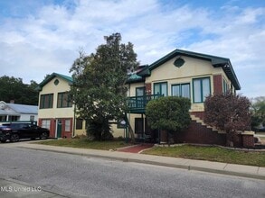 Building Photo - 133 Hopkins Blvd