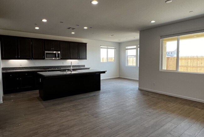 Foto del edificio - 2491 Muscat Court