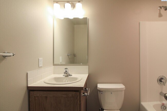 Foto del edificio - 3 Bed/2 Bath Rambler in Pasco