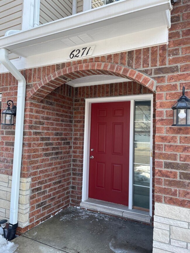 Foto del edificio - 3 Bedroom, 2 1/2 Bath, Townhouse w/ 2-Car Garage by Stoney Creek, Shelby Township
